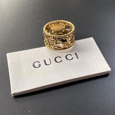 Anillos de Gucci .